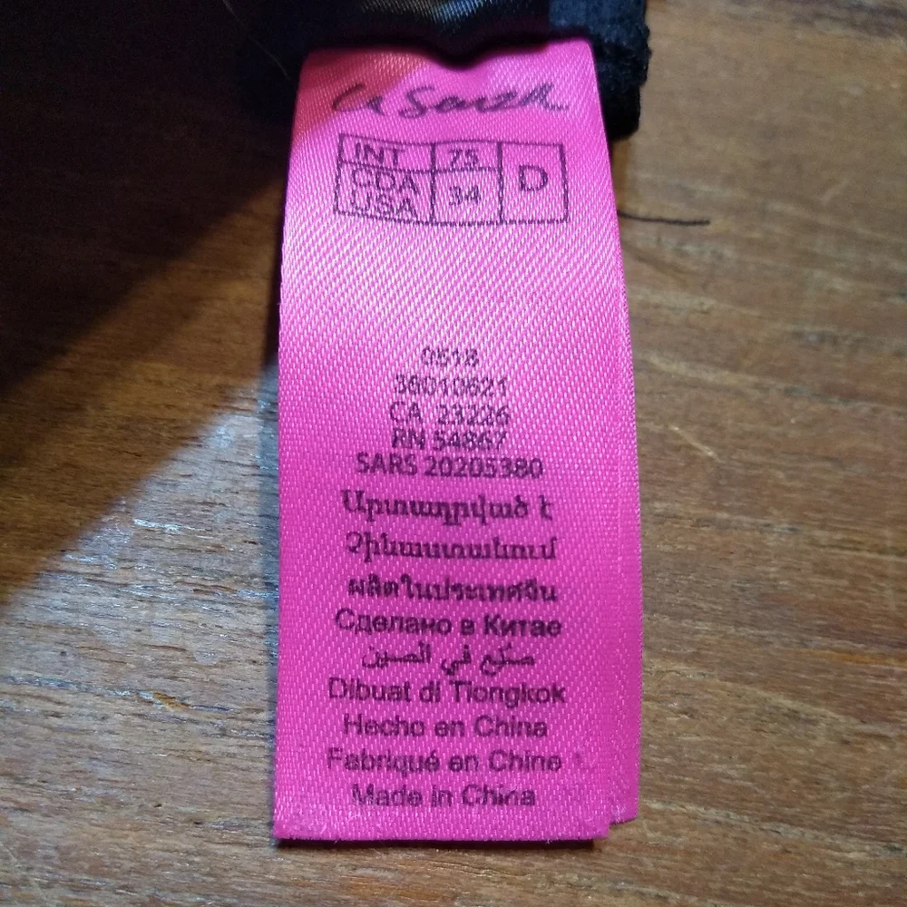 La Senza 2-Piece Black Lace Bra (34D) & Garter Belt, Medium - Picture 11 of 14